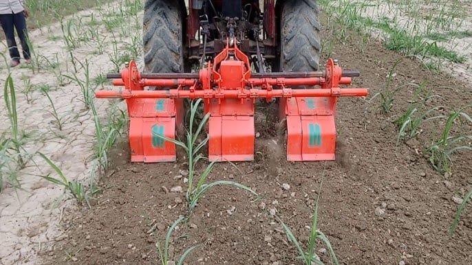 खरपतवार हटाने वाली मशीन